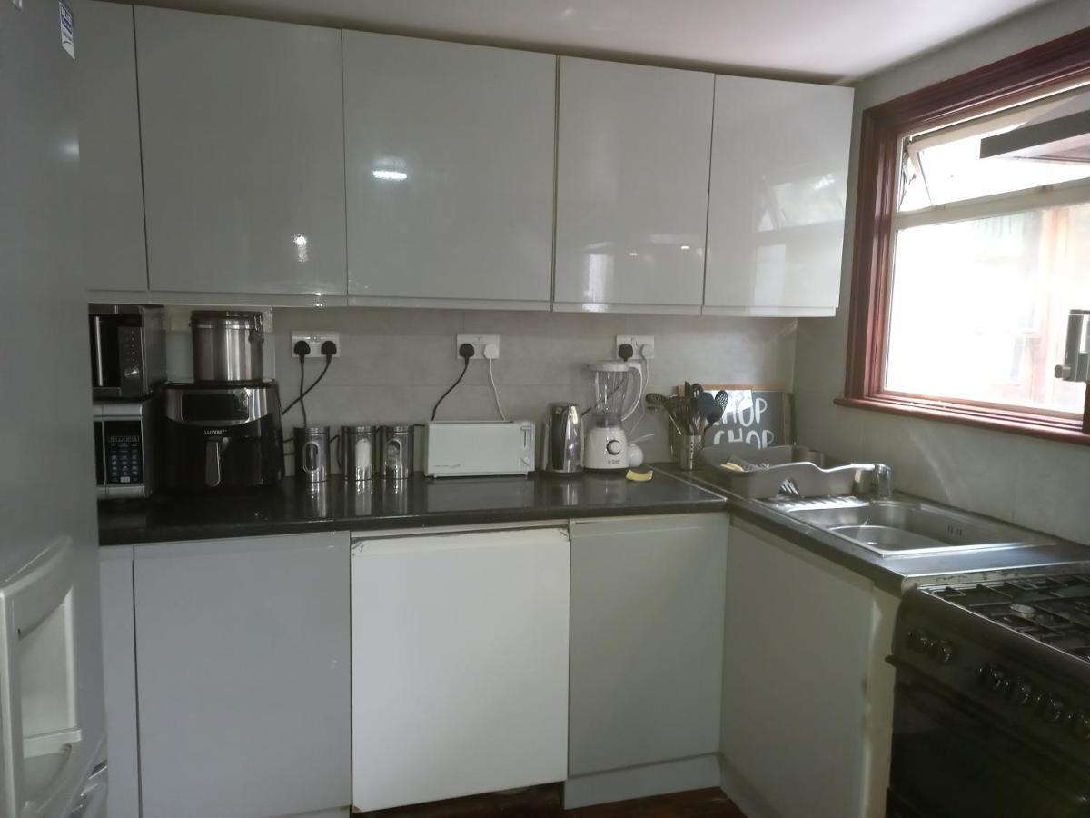 Bubblesbnb- 4 Bedroom House Londen Buitenkant foto